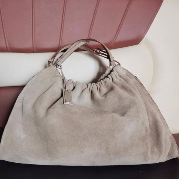 Gucci Suede Beige Vintage Buckle Hobo Bag Handbag - Picture 2 of 7